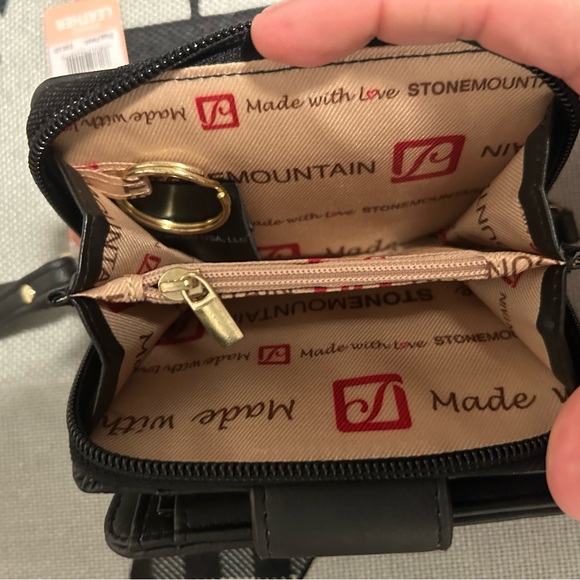 Stone Mountain Black Leather Wristlet Wallet NWT - Picture 5 of 5